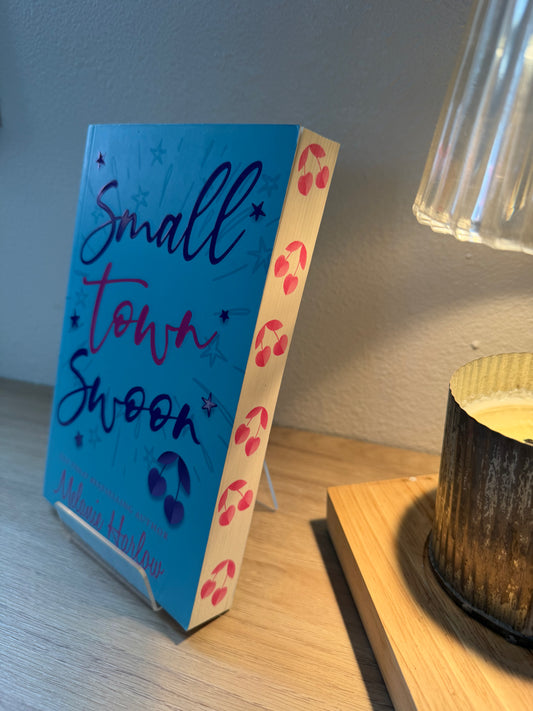 Small Town Swoon: Blinda Date w/ a Book